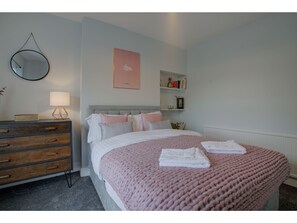 House (3 Bedrooms) | 3 bedrooms, iron/ironing board, bed sheets - Beautiful 3BR House Cheadle Super Road Links MCR (Cheadle)