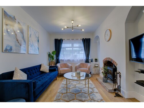 Beautiful 3BR House Cheadle Super Road Links MCR