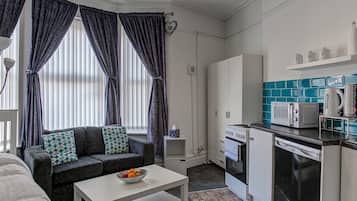 Studio (0 Bedroom) | Living room | TV