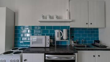 Studio (0 Bedroom) | Private kitchen