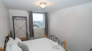 Apartment (1 Bedroom) - Beautiful 1BD Apt. Close to Everything w/ Views! (Belfast)