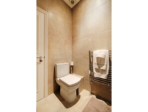Bathroom - Spacious & Recently Renovated Flat in Paddington (London)