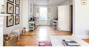 Unclassified image, 4 of 21, button - Elegant and Charming 2 Bedroom Home in Cambridge (Cambridge)