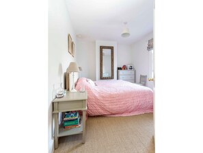 2 bedrooms, iron/ironing board, free WiFi, bed sheets - Elegant and Charming 2 Bedroom Home in Cambridge (Cambridge)