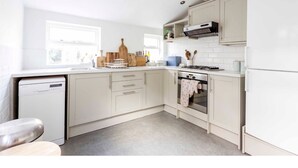 Unclassified image, 5 of 21, button - Elegant and Charming 2 Bedroom Home in Cambridge (Cambridge)