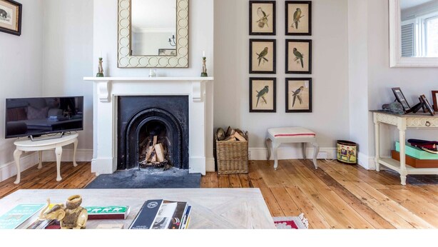Unclassified image, 1 of 21, button - Elegant and Charming 2 Bedroom Home in Cambridge (Cambridge)