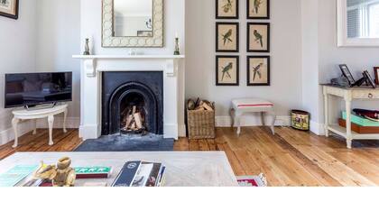 Elegant and Charming 2 Bedroom Home in Cambridge
