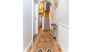 Unclassified image, 2 of 21, button - Elegant and Charming 2 Bedroom Home in Cambridge (Cambridge)
