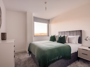 1 bedroom, iron/ironing board, free WiFi, bed sheets - Beautiful Modern Flat At Basingstoke City Centre (Basingstoke)