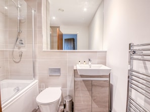 Bathtub - Beautiful Modern Flat At Basingstoke City Centre (Basingstoke)