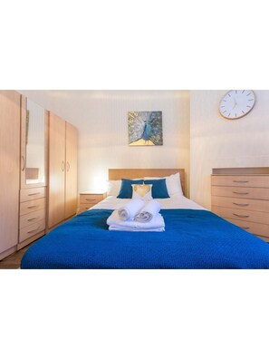 アパートメント (1 Bedroom) | 1 室のベッドルーム、アイロン / アイロン台、ベッドシーツ