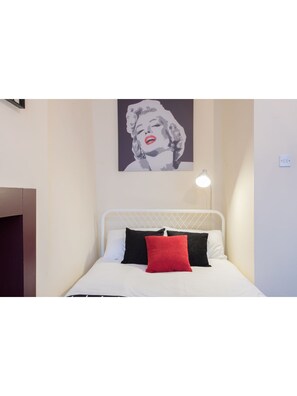 Apartment (1 Bedroom) | 1 bedroom, iron/ironing board, bed sheets - Newly Renovated Flat in Leicester Square (London)