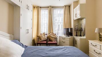 2 bedrooms, iron/ironing board, bed sheets