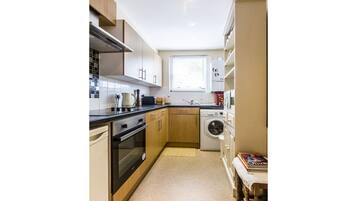 Oven, cookware/dishes/utensils