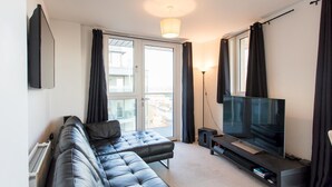 Living room - Sophisticated & Well Connected Riverside 2BR (London)