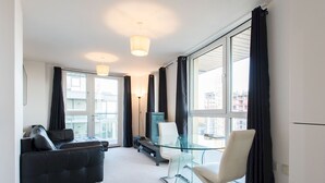 Living room - Sophisticated & Well Connected Riverside 2BR (London)