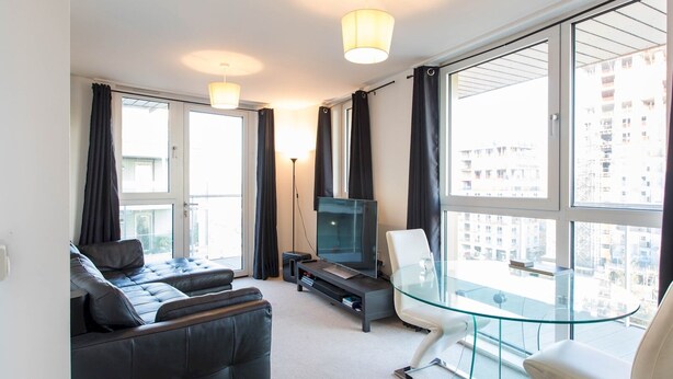 Living room - Sophisticated & Well Connected Riverside 2BR (London)