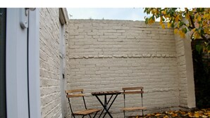 Studio (1 Bedroom) | Balcony - Bright Studio With a Garden (London)