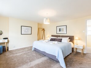 2 bedrooms, iron/ironing board, free WiFi, bed sheets - Newly Refurbished 2bdr Flat Close to the Beach (Brighton)