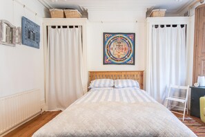 Apartment (1 Bedroom) | 1 bedroom, iron/ironing board, free WiFi, bed sheets - Beautiful 1-br Flat With Garden in Stoke Newington (London)