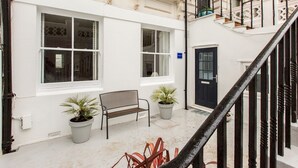 Interior - NEW Luxury 3bdr Property W/conservatory & Garden (Brighton)