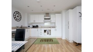 Unclassified image, 5 of 19, button - Stunning 2 Bed Oxford Apartment w/ Parking (Oxford)