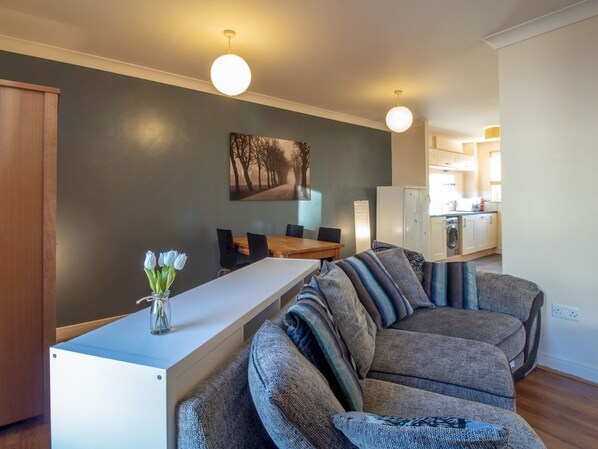 House (4 Bedrooms) | Living room | Flat-screen TV - Bright & Spacious 4BD Suburban Home- Free Parking! (Edinburgh)