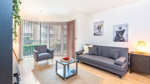 Apartment (1 Bedroom) | Living room | Flat-screen TV, DVD player - Spacious Sleek & Modern 7 Mins Walk to City Centre (York)
