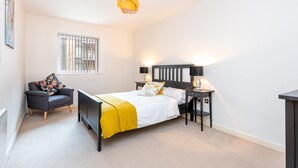 Apartment (1 Bedroom) | 1 bedroom, iron/ironing board, bed sheets - Spacious Sleek & Modern 7 Mins Walk to City Centre (York)