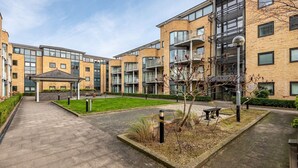 Exterior detail - Spacious Sleek & Modern 7 Mins Walk to City Centre (York)