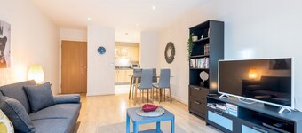 Spacious Sleek & Modern 7 Mins Walk to City Centre