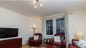 Apartment (2 Bedrooms) | Living room | TV, Netflix, streaming services - Spacious, Central Apartment. Free Parking (Edinburgh)
