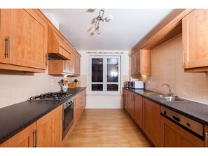 Apartment (2 Bedrooms) | Private kitchen | Microwave, oven, dishwasher, electric kettle - Spacious, Central Apartment. Free Parking (Edinburgh)