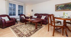Apartment (2 Bedrooms) | Living room | TV, Netflix, streaming services - Spacious, Central Apartment. Free Parking (Edinburgh)
