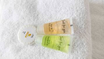 Apartment (2 Bedrooms) | Bathroom | Towels