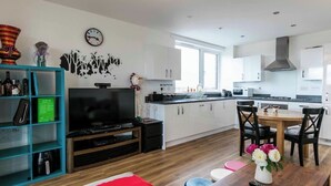 Unclassified image, 2 of 21, button - Trendy Sunlit 2BR Cambridge Home /free Parking (Cambridge)