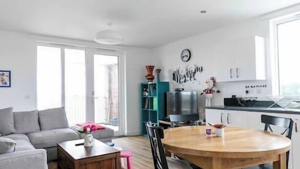 Unclassified image, 1 of 21, button - Trendy Sunlit 2BR Cambridge Home /free Parking (Cambridge)