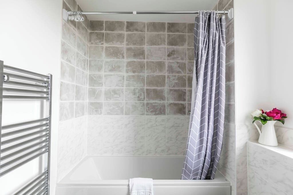 Apartment (2 Bedrooms) | Bathroom | Towels