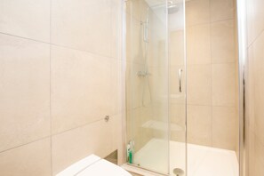 Shower - Modern Oxford Apartment + King Size Bed! (Oxford)