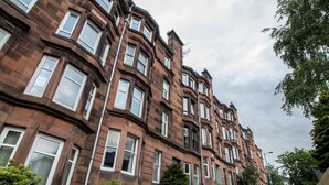 Exterior - Spacious 2 Bedroom, Dumbarton Road, Free Parking (Glasgow)