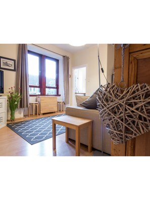 Apartment (2 Bedrooms) | Living room | TV - Spacious 2 Bedroom, Dumbarton Road, Free Parking (Glasgow)