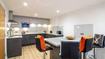 Apartment (2 Bedrooms) | Private kitchen | Fridge, microwave, oven, dishwasher