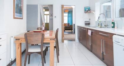 Spacious Victorian Canton Home, Sleeps 8 W/parking