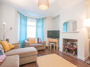 House (3 Bedrooms) | Living room