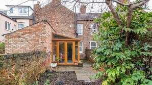 Unclassified image, 2 of 19, button - Stylish & Modern House With Original Period Charm (York)