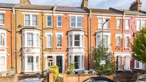 Exterior - Alluring, Modern and Creative 2BR With Terrace (London)