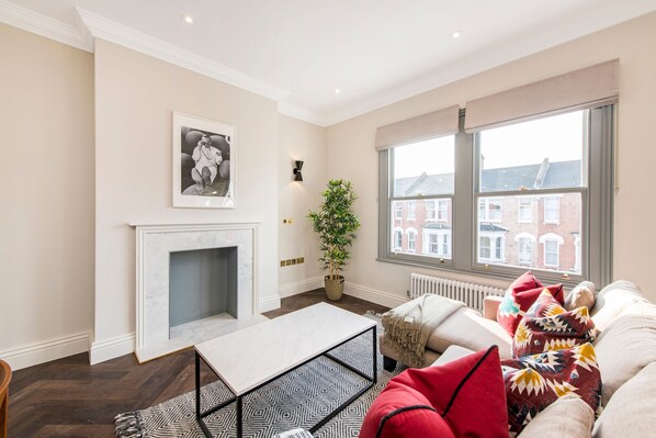 Apartment (2 Bedrooms) | Living room | Flat-screen TV