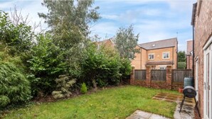 Unclassified image, 5 of 18, button - Spacious, Modern & Tasteful Townhouse for up to 8! (York)