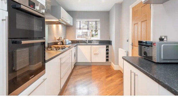 Unclassified image, 1 of 18, button - Spacious, Modern & Tasteful Townhouse for up to 8! (York)