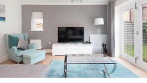 Unclassified image, 2 of 18, button - Spacious, Modern & Tasteful Townhouse for up to 8! (York)